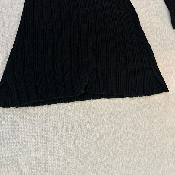 L Space Black Dress  Timeless Elegance with a Modern Edge - Picture 4 of 4